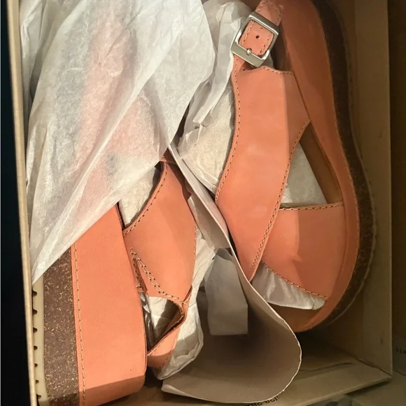 Clarks new woman’s Coral Sandals with box - Picture 3 of 9
